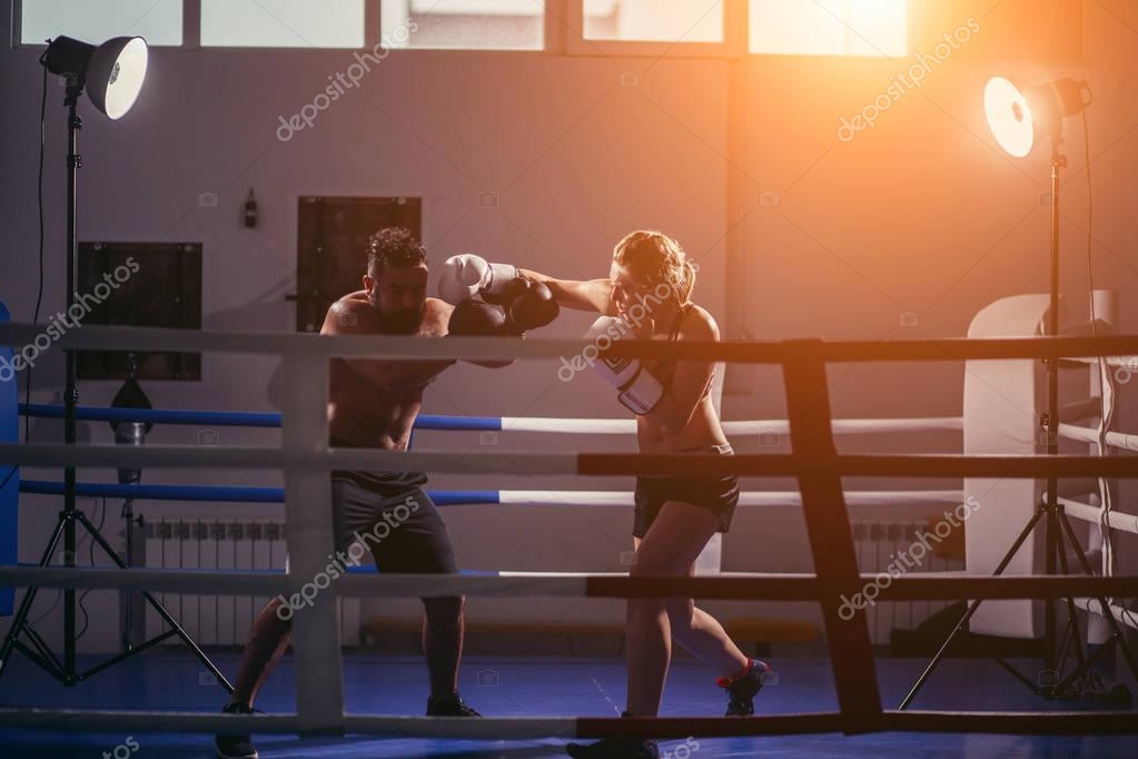 Treino de defesa pessoal feminina na Arte Lusa